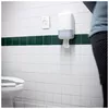 Pojemnik na woreczki sanitarne Tork 566000, białe ABS – przykład użytkowania