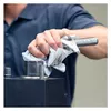 Czyściwo włókninowe do zabrudzeń przemysłowych Tork 520372 exelCLEAN, szare – przykład użytkowania