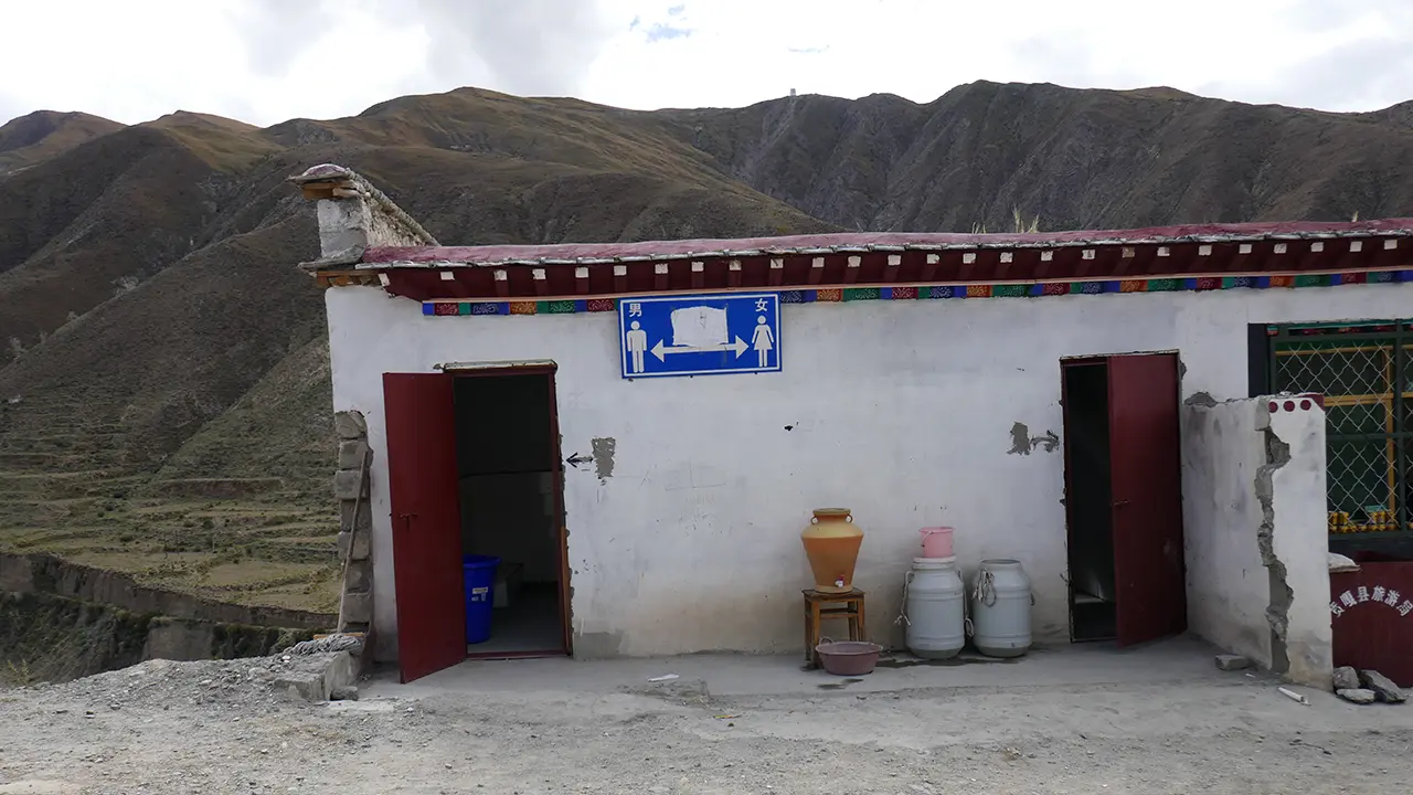 Toilets in Tibet