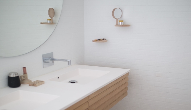 Łazienka w stylu skandynawskim — jak urządzić małą łazienkę?