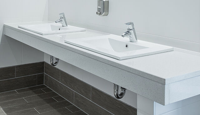 Jak vybrat úsporné koupelnové baterie pro veřejné toalety? Rady