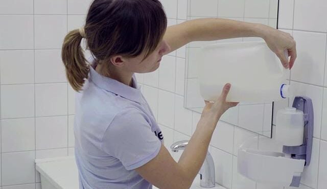 Dávkovače na tekuté mydlo a dezinfekčný roztok - videá