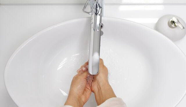 Bathroom fittings in offices and public facilities – how to pick right faucet?