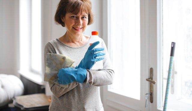 What cleaning agents are the best to clean kitchens and break rooms?