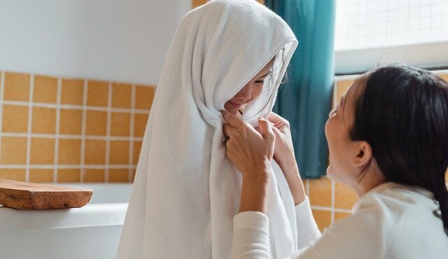 How to equip a bathroom for small children?