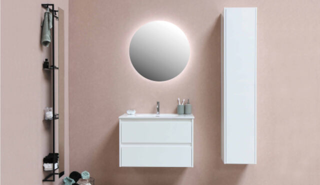 How to effectively clean a mirror