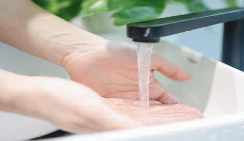Wie man Wasser spart, die besten Haus-Tipps