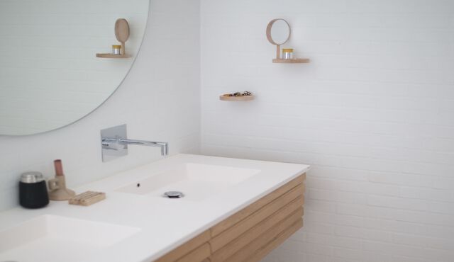 Scandinavian-style bathroom - how to decorate a small bathroom?
