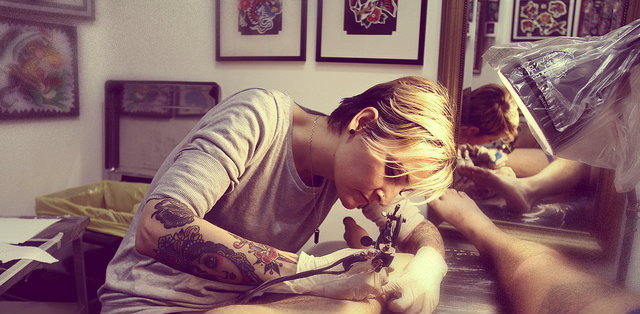 Higiena pracy w salonie tatuażu